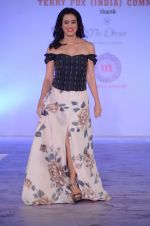 Model walk for Maheka Mirpuri show in support of Terry Fox run in Mumbai on 21st Feb 2016